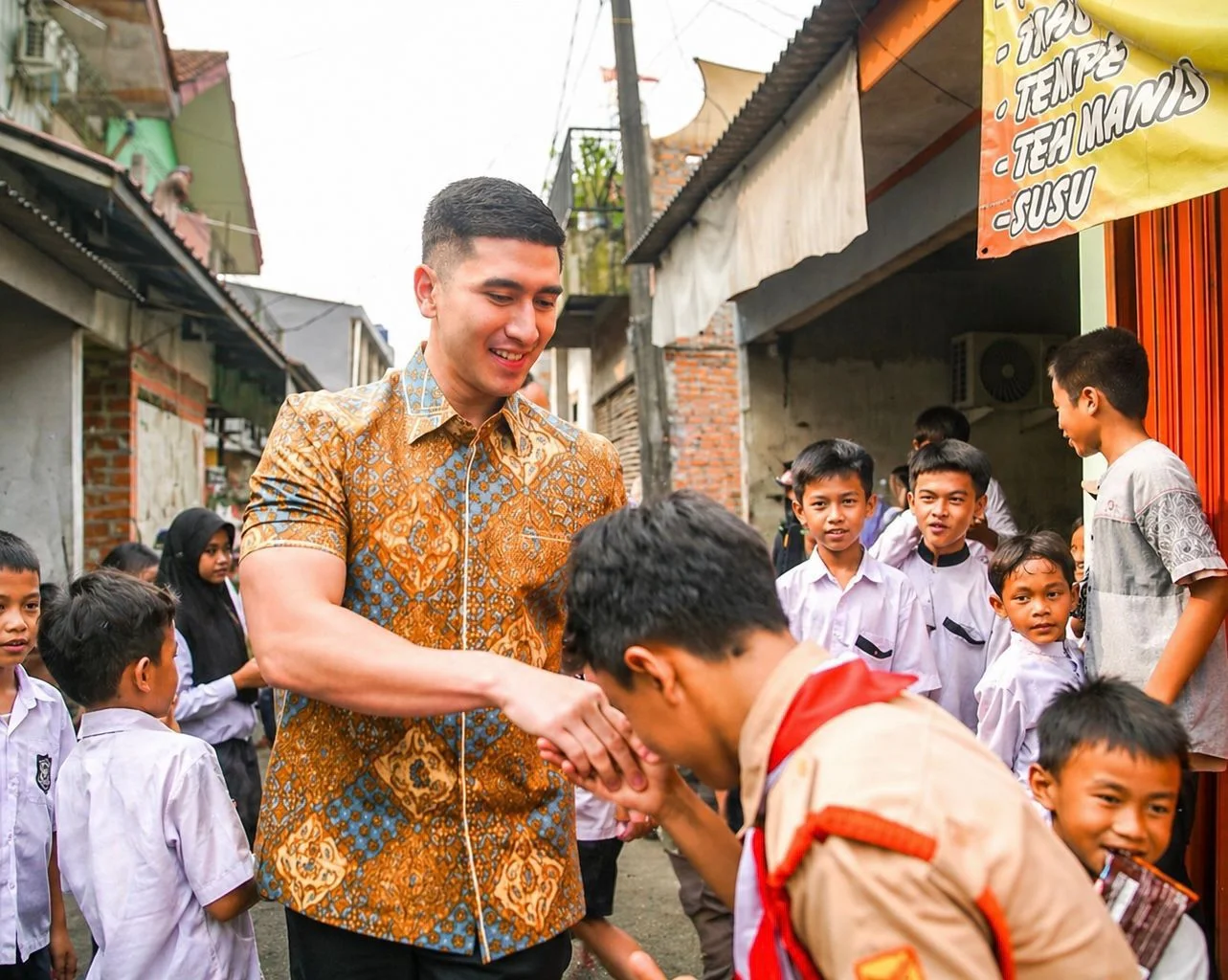 Verrell Bramasta Turun Tinjau Kelayakan Berbagai Sekolah, Pulang Bawa Gambar serta Surat Manis dari Para Siswa