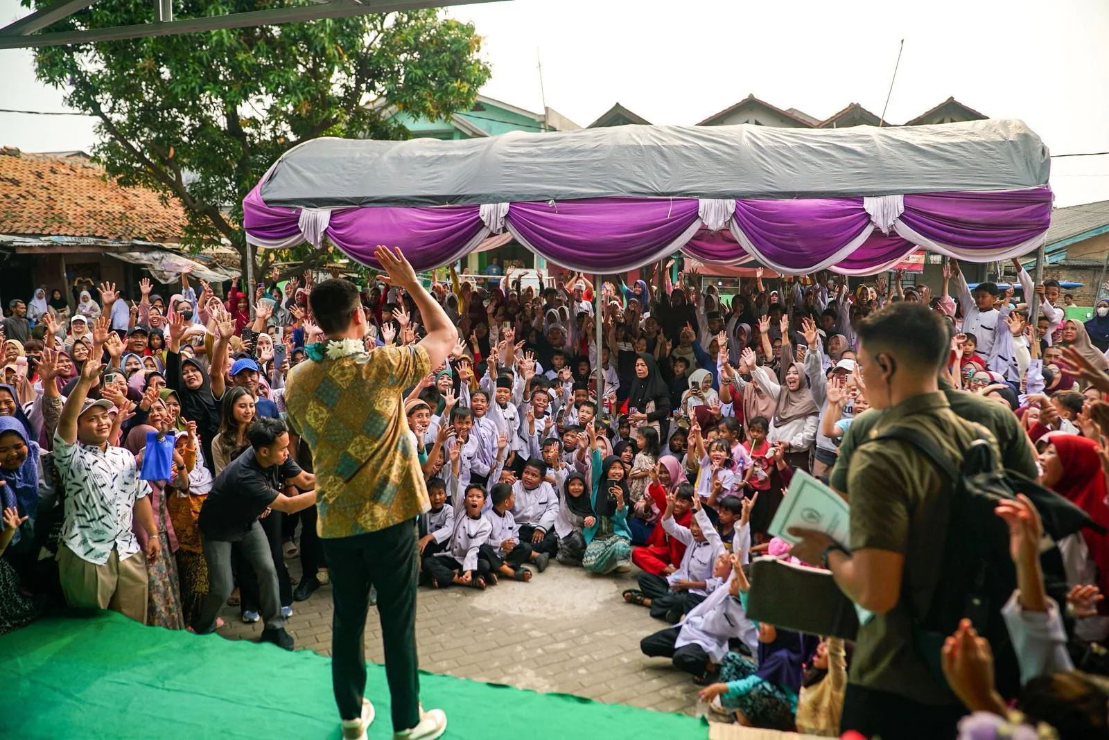 Verrell Bramasta Turun Tinjau Kelayakan Berbagai Sekolah, Pulang Bawa Gambar serta Surat Manis dari Para Siswa