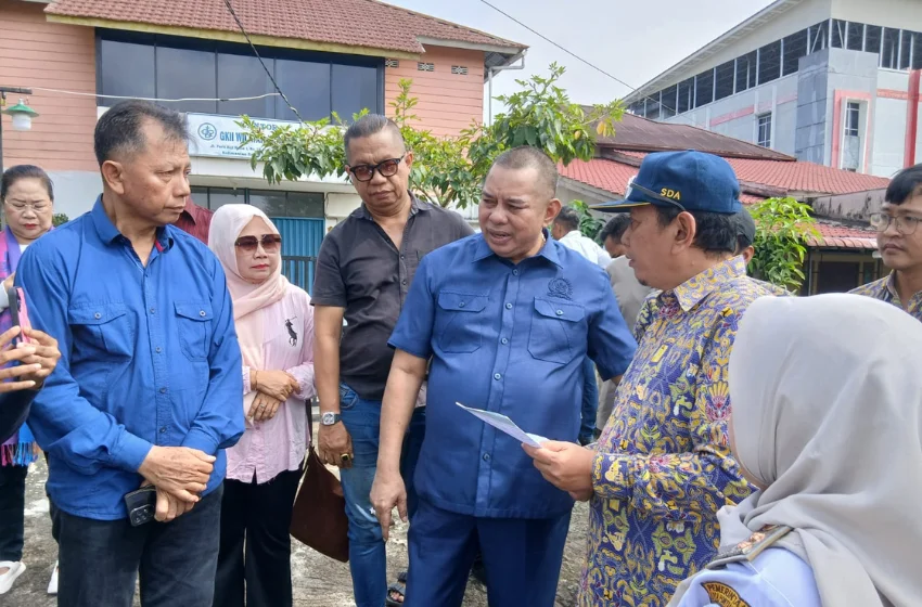 Boyman Harun Dorong Penanganan Banjir Pontianak Melalui Pembangunan Turap Parit H. Husin